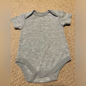 Grey bodysuit size 3-6M